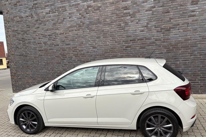 Grå VW Polo fra 2022