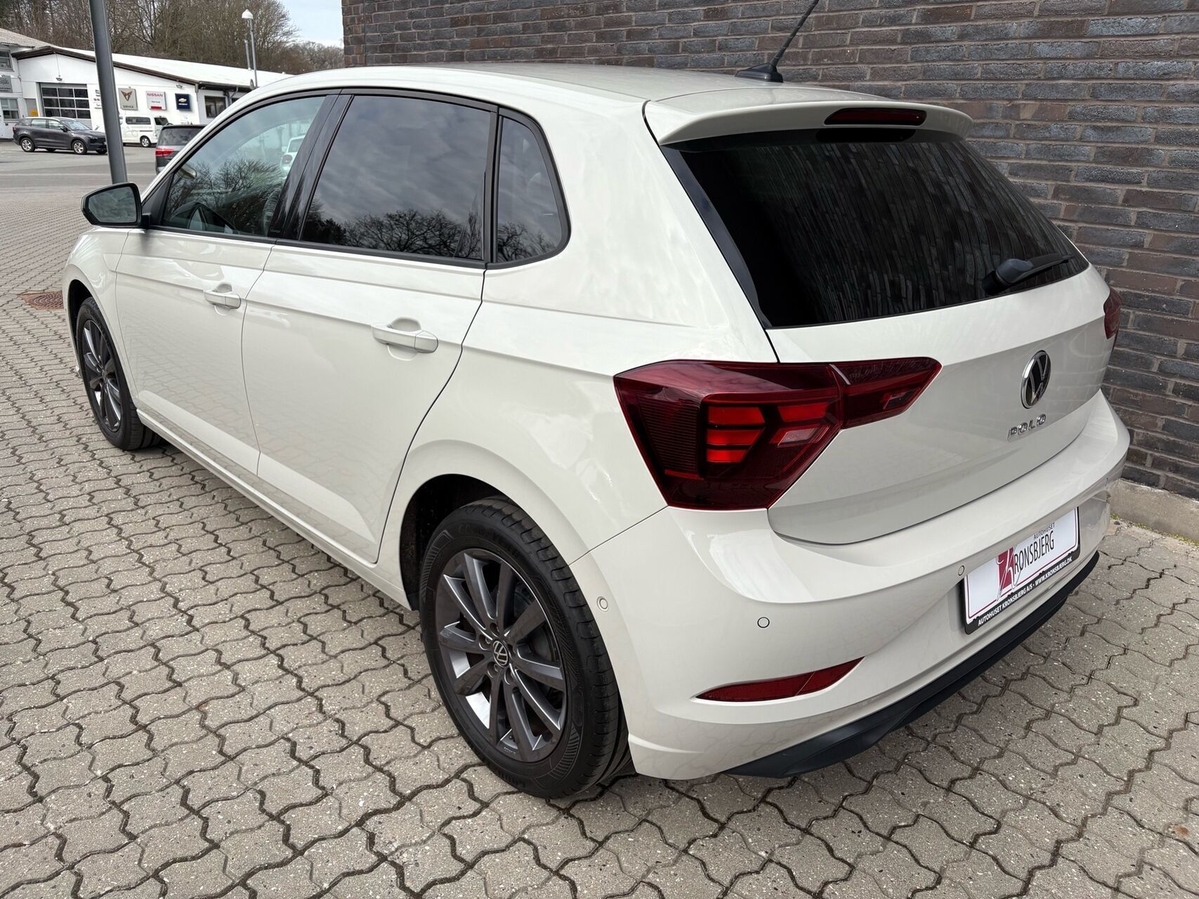 Grå VW Polo fra 2022