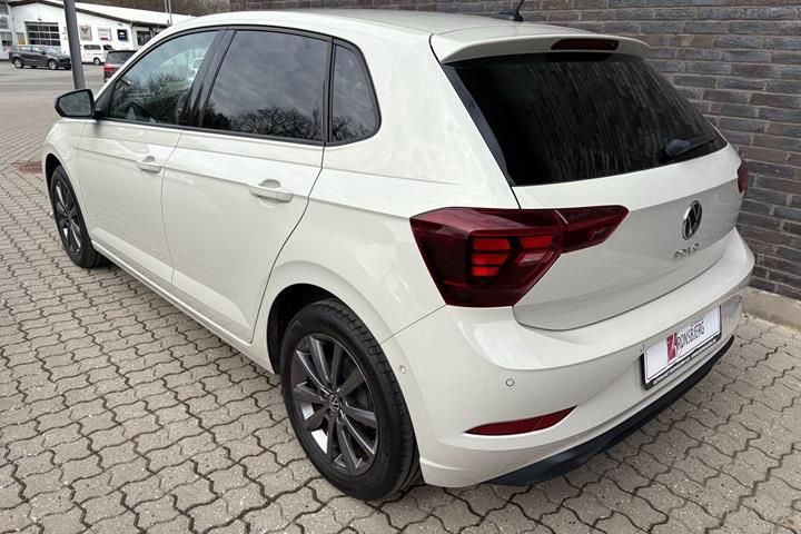 Grå VW Polo fra 2022