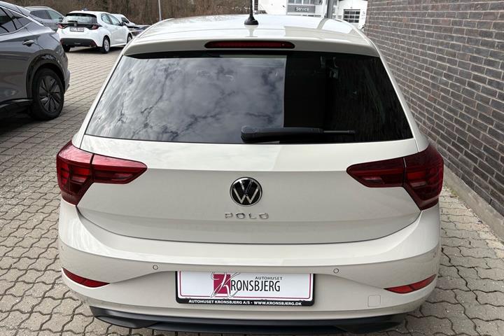 Grå VW Polo fra 2022