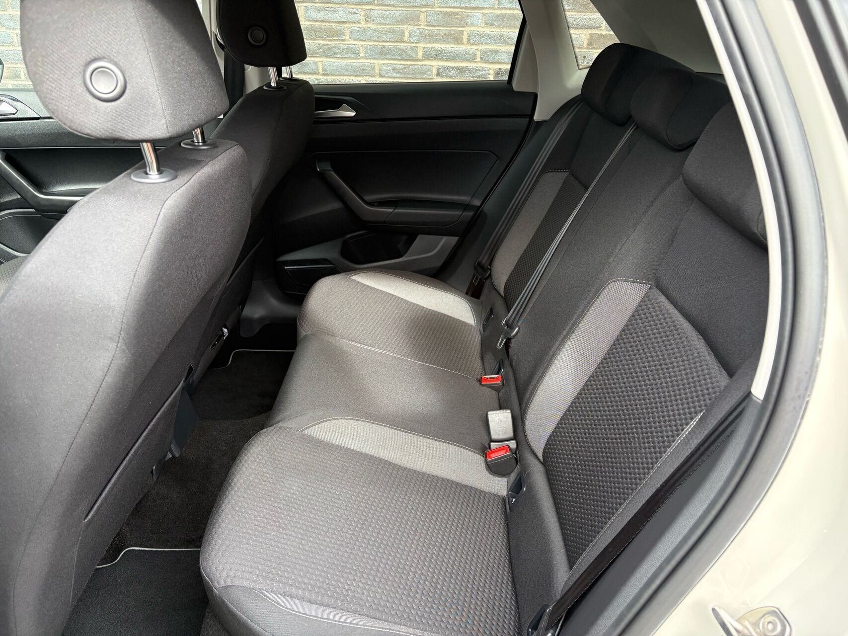 Grå VW Polo fra 2022