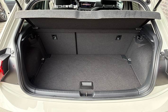 Grå VW Polo fra 2022