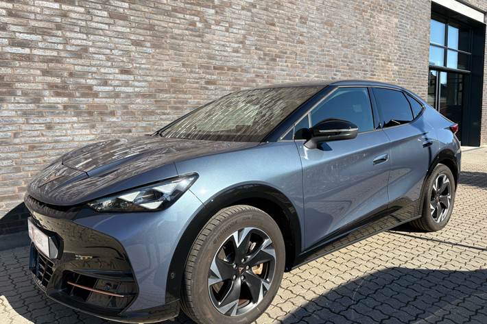 Blå Cupra Tavascan fra 2025