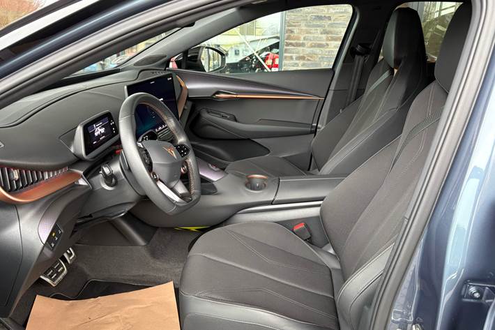 Blå Cupra Tavascan fra 2025