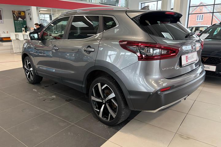 Grå Nissan Qashqai fra 2021