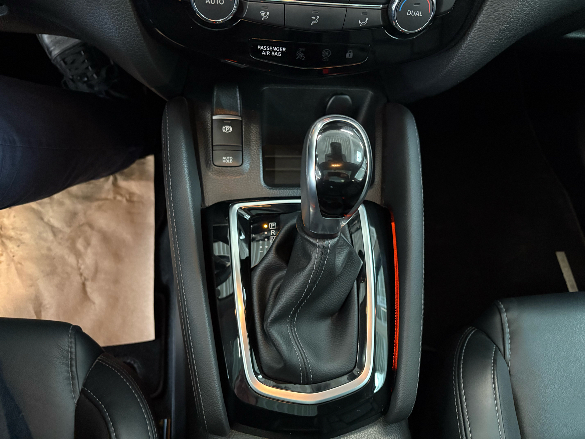 Grå Nissan Qashqai fra 2021