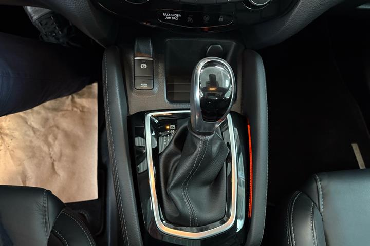 Grå Nissan Qashqai fra 2021