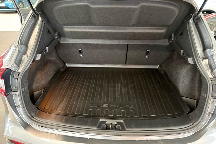 Grå Nissan Qashqai fra 2021