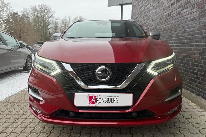 Rød Nissan Qashqai fra 2019