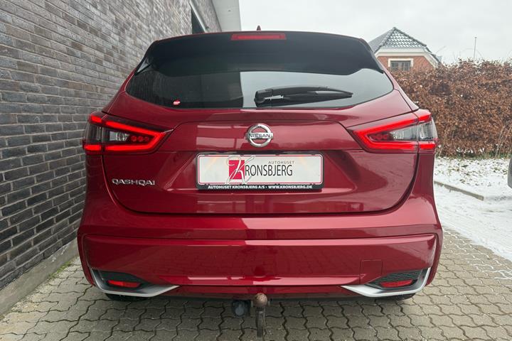 Rød Nissan Qashqai fra 2019
