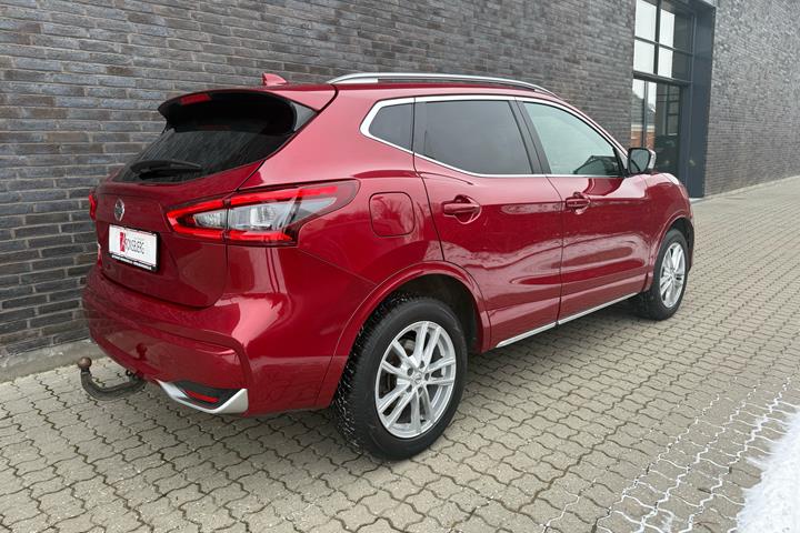 Rød Nissan Qashqai fra 2019