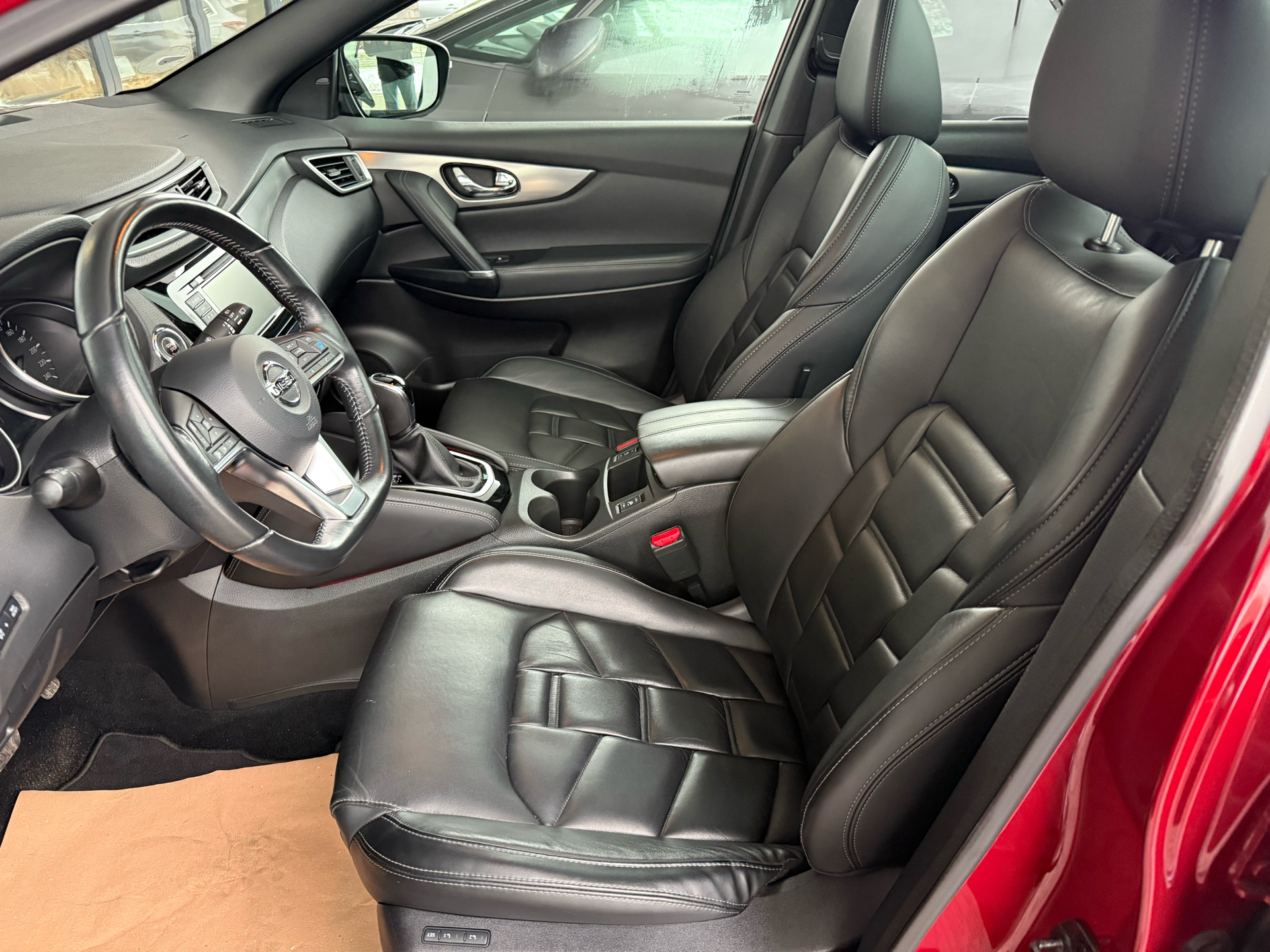 Rød Nissan Qashqai fra 2019