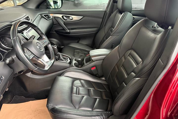 Rød Nissan Qashqai fra 2019
