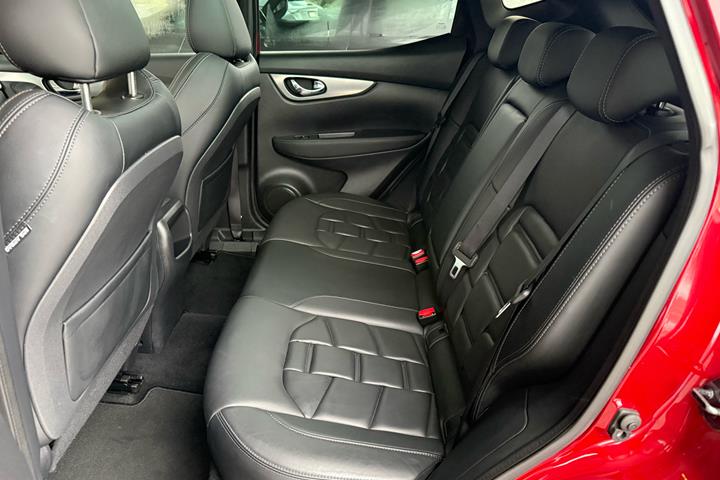 Rød Nissan Qashqai fra 2019