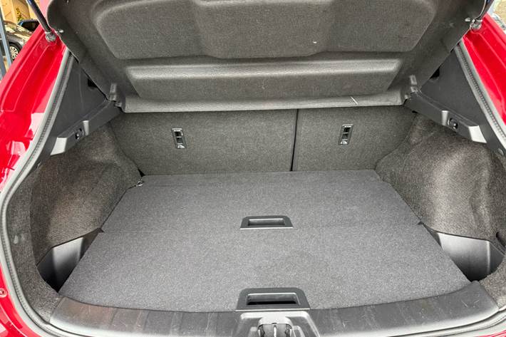 Rød Nissan Qashqai fra 2019