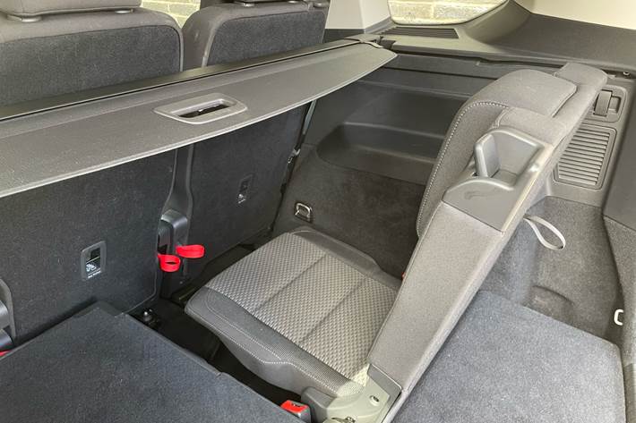 Grå VW Touran fra 2020