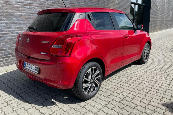 Rød Suzuki Swift fra 2024