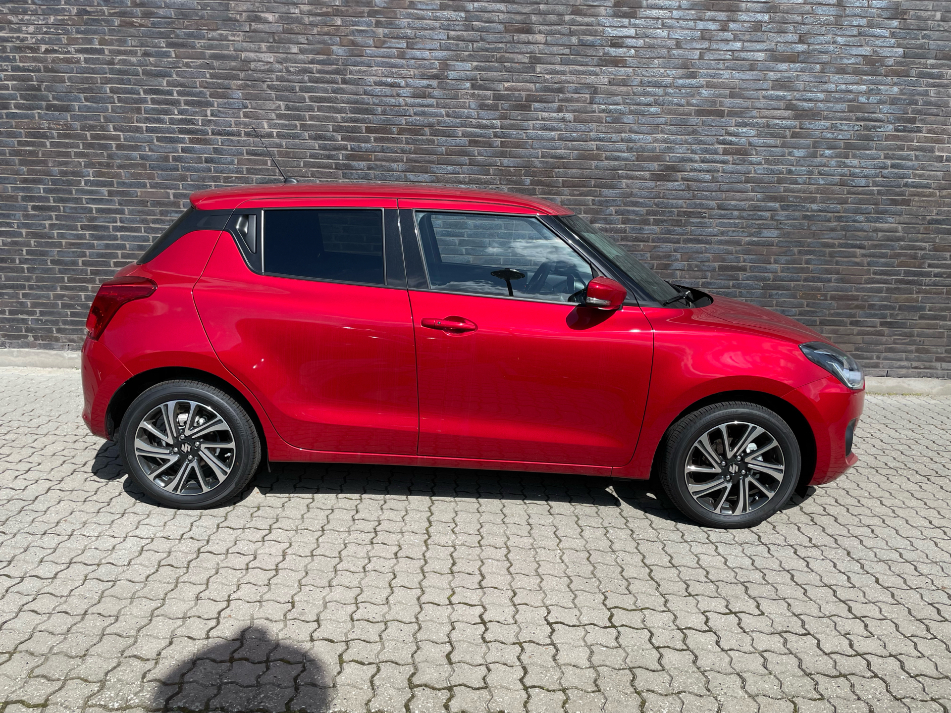 Rød Suzuki Swift fra 2024