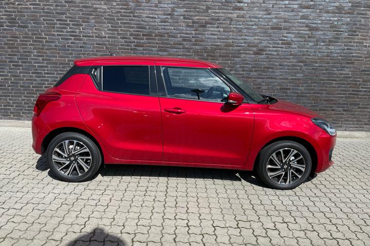 Rød Suzuki Swift fra 2024