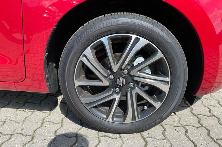 Rød Suzuki Swift fra 2024