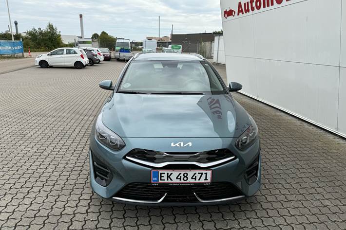 Grå Kia Ceed fra 2023