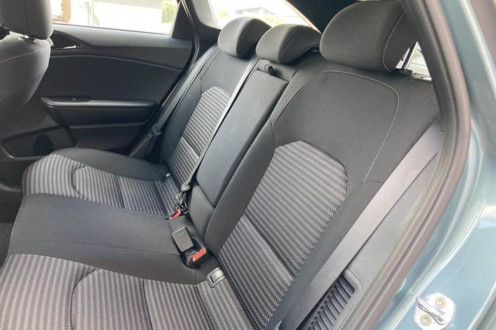 Grå Kia Ceed fra 2023