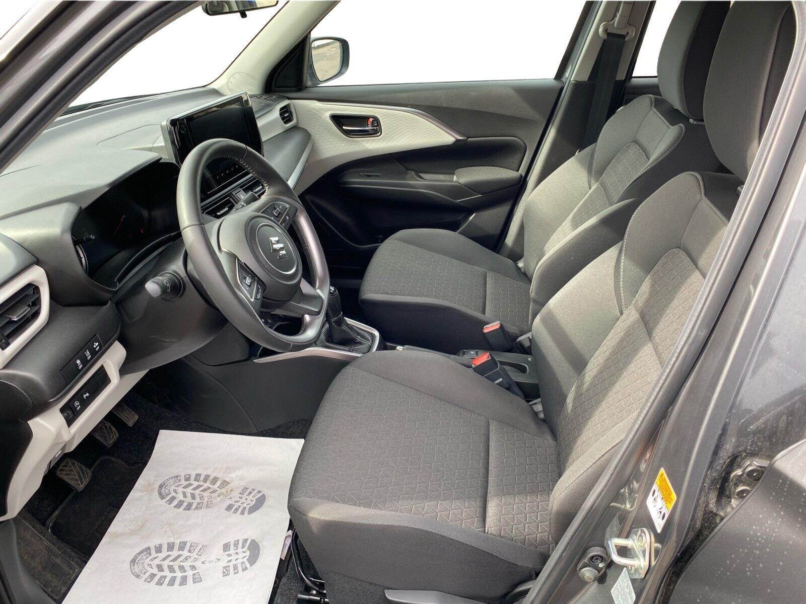 Grå Suzuki Swift fra 2025