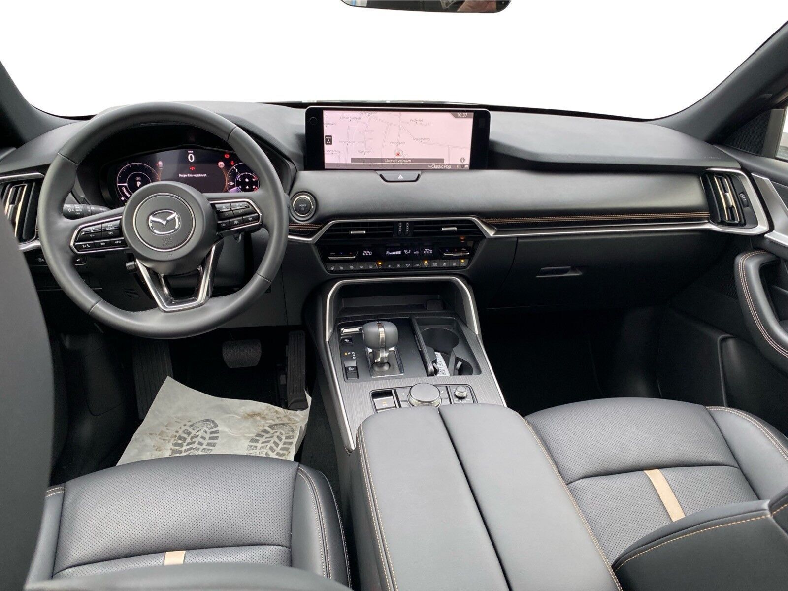 Grå Mazda CX-80 fra 2025 set indefra