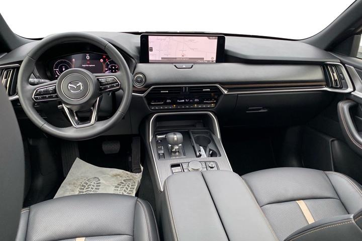 Grå Mazda CX-80 fra 2025 set indefra