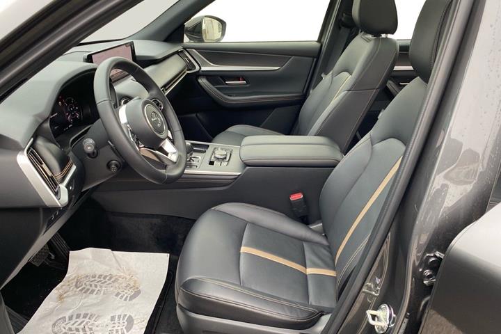 Grå Mazda CX-80 fra 2025 set indefra