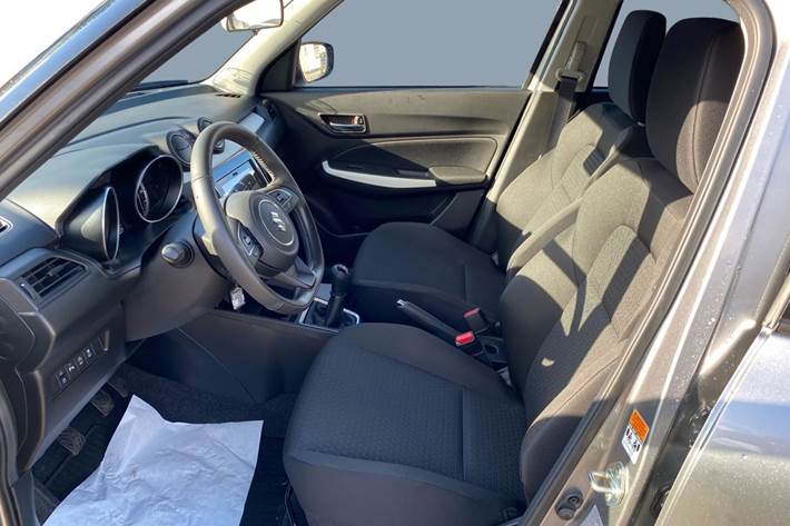 Sølv Suzuki Swift fra 2023