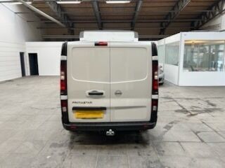 Hvid Nissan Primastar fra 2026