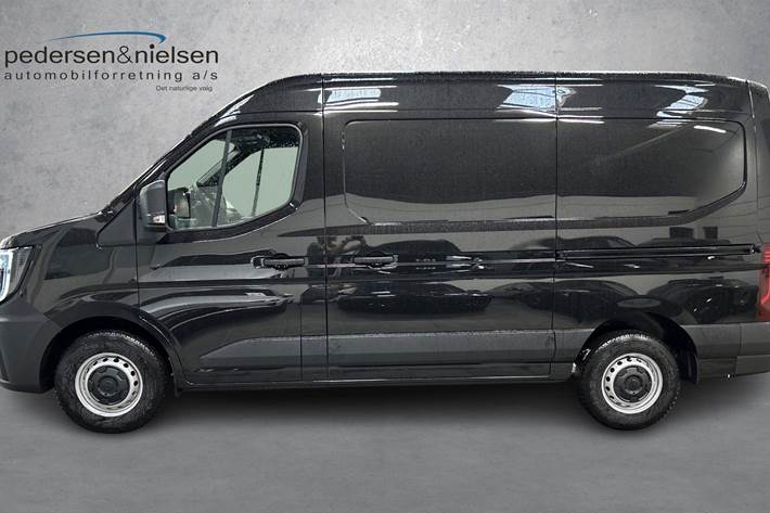 Sort Nissan Interstar fra 2025