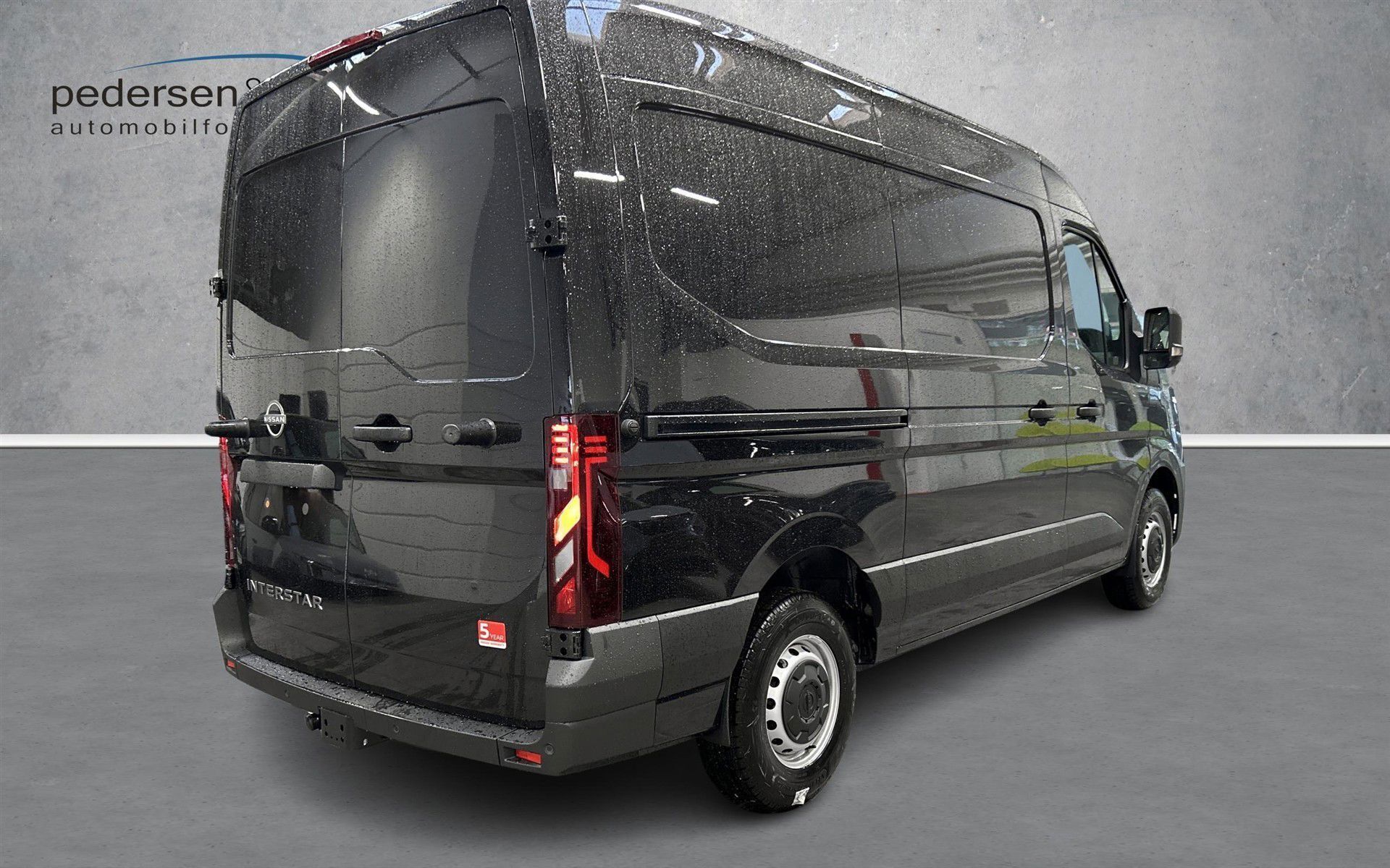 Sort Nissan Interstar fra 2025