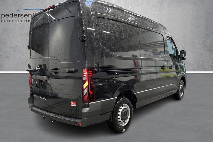 Sort Nissan Interstar fra 2025