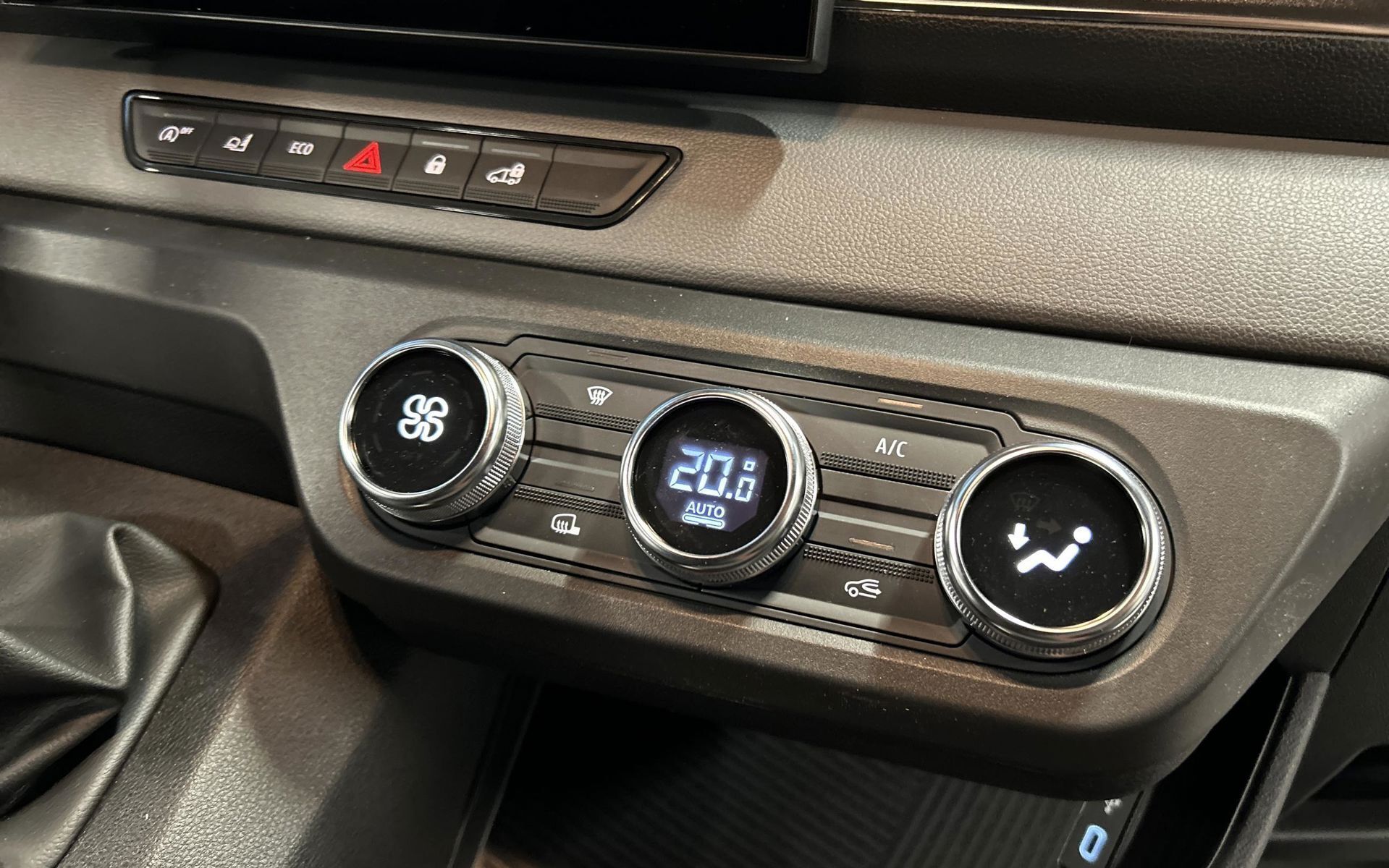Hvid Nissan Interstar fra 2025
