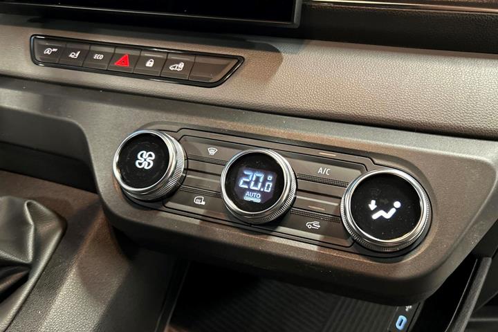 Hvid Nissan Interstar fra 2025