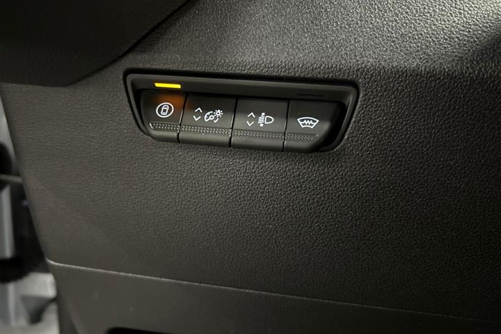 Hvid Nissan Interstar fra 2025