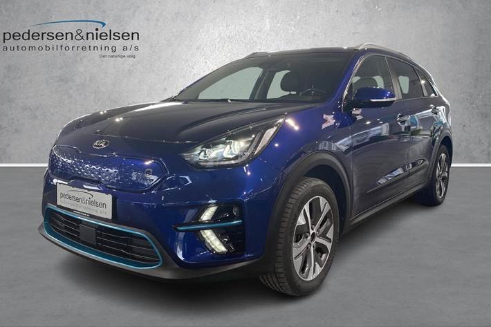 Blå Kia e-Niro fra 2021 set udefra