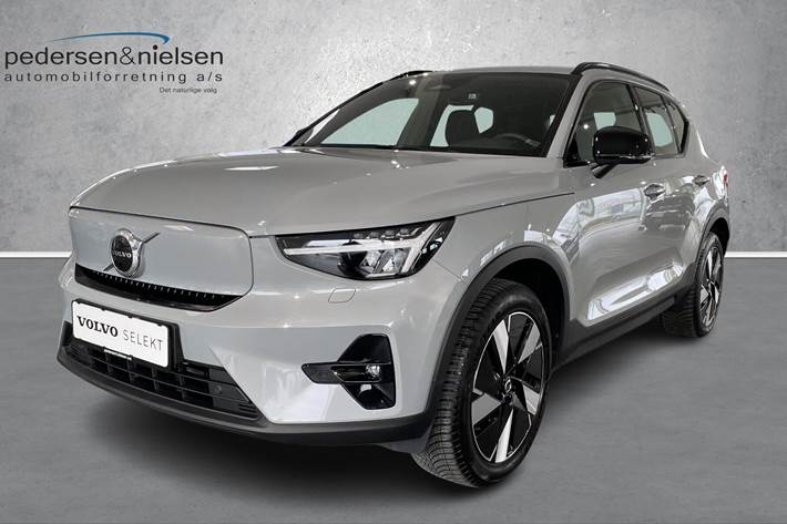 Grå Volvo EX40 fra 2024 set udefra