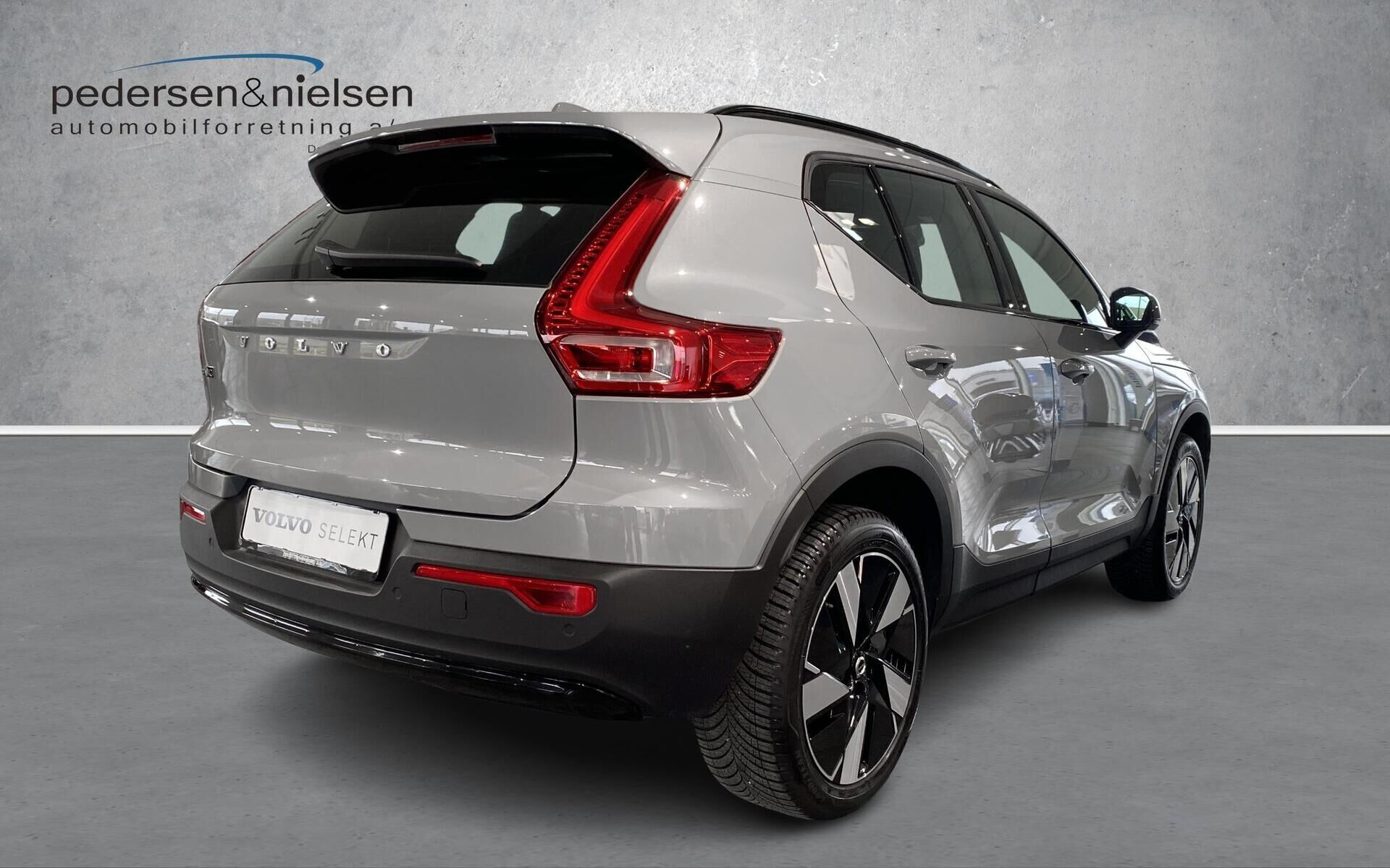 Volvo EX40 Single Motor Extended Range Plus 252HK 5d Aut.