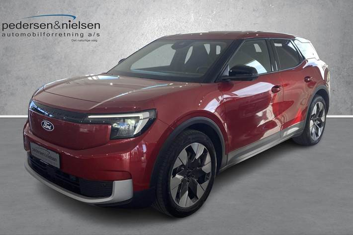 Rød Ford Explorer fra 2024 set udefra