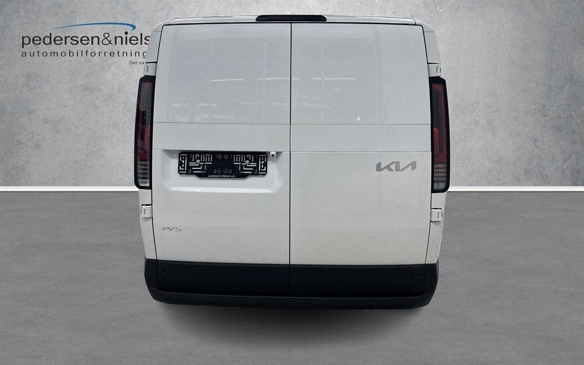 Hvid Kia PV5 Cargo fra 2026 set udefra