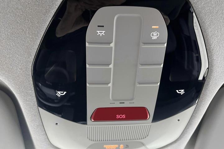 Hvid Kia PV5 Cargo fra 2026 set indefra