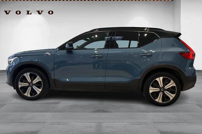 Blå Volvo XC40 fra 2022