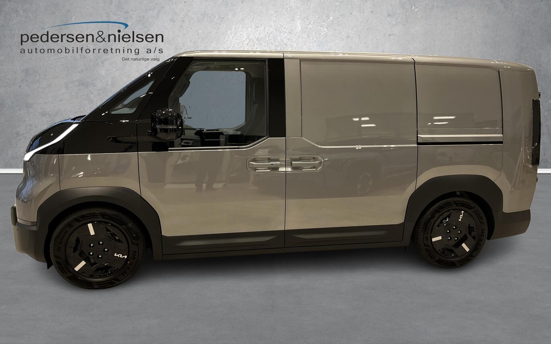 Kia PV5 Cargo L2H1 EL Long Range Work 163HK Van Aut.