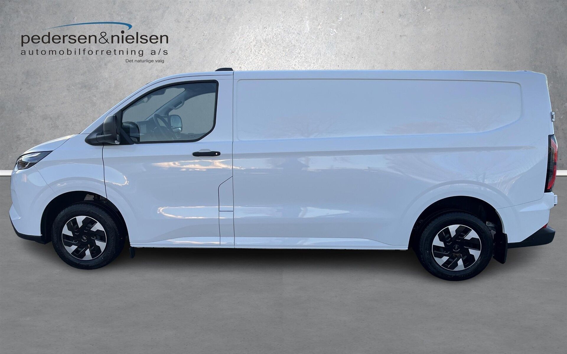 Ford E-Transit Custom 320 L2H1 EL Trend 218HK Van Aut.