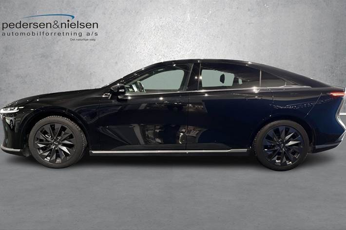 Sort Mazda 6e fra 2025 set udefra