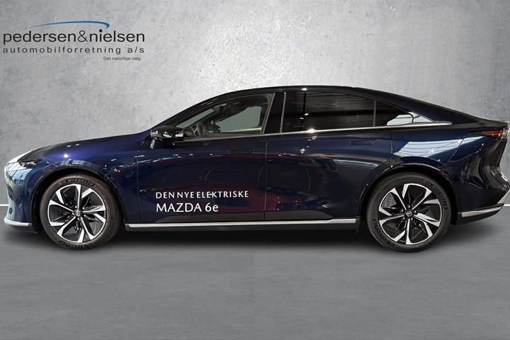 Blå Mazda 6e fra 2025