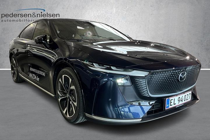 Blå Mazda 6e fra 2025